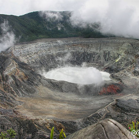 "volcan poas costa rica 2007 003" by julianmonge-najera is licensed under CC BY 2.0